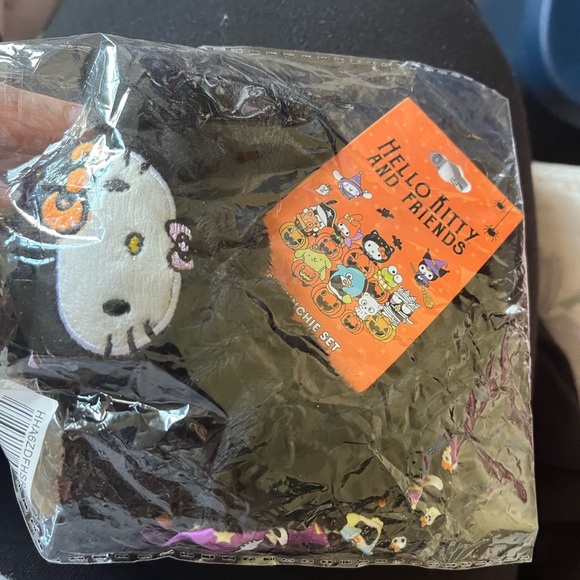 Sanrio Accessories - Sanrio Hello Kitty Hair Accessory - Black and Purple